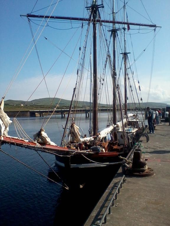 The Ferry Boat Hotel Portmagee Exterior foto